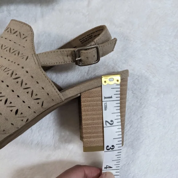 Seychelles Bora Tan Perforated Laser Cut Ankle Strap Chunky Block Heel Sandals - Picture 5 of 14
